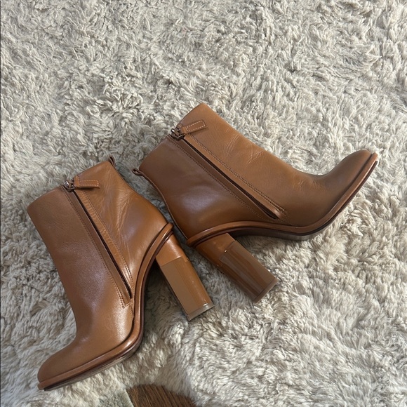 Elegant Brown Ankle Boots - Picture 5 of 6